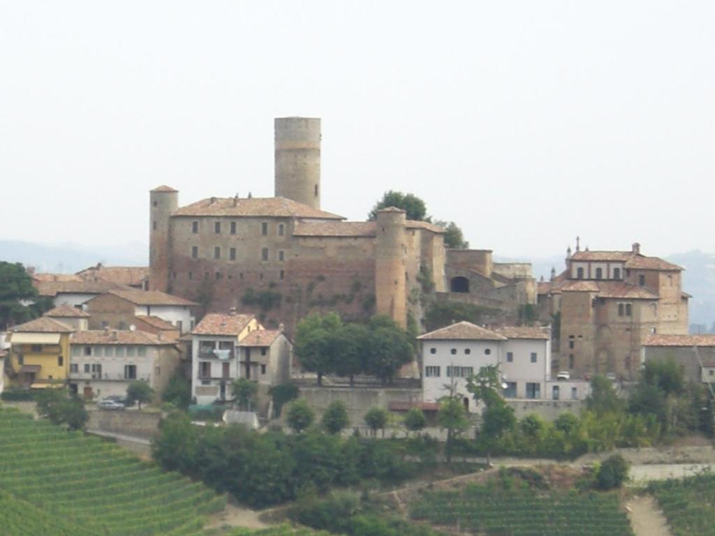 Arco Dei Nobili Bed & Breakfast Monforte D'Alba Exterior photo