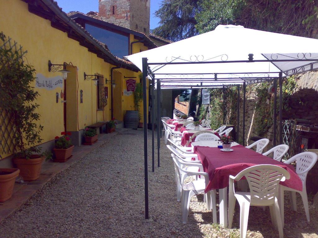 Arco Dei Nobili Bed & Breakfast Monforte D'Alba Exterior photo